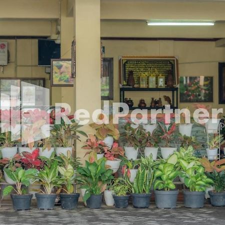 Vandhela Homestay Syariah Mitra Reddoorz Surabaya Kültér fotó