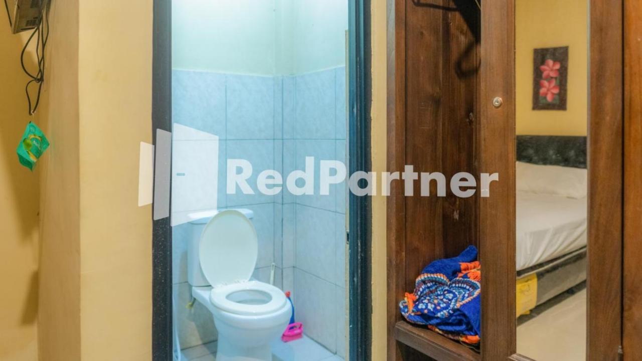 Vandhela Homestay Syariah Mitra Reddoorz Surabaya Kültér fotó