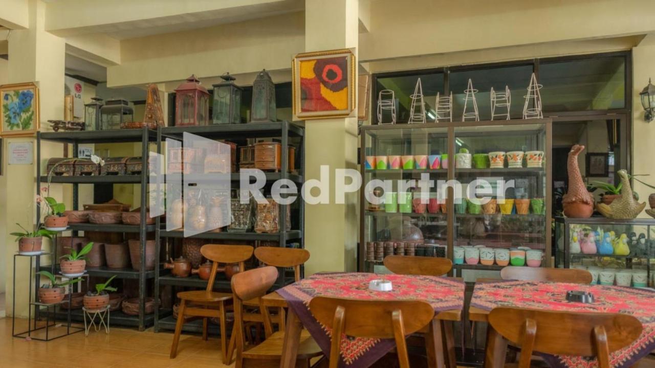 Vandhela Homestay Syariah Mitra Reddoorz Surabaya Kültér fotó