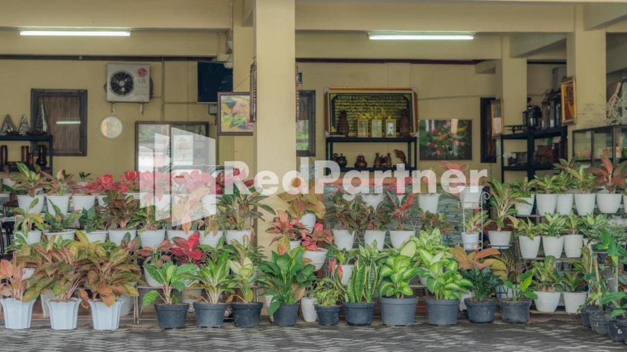 Vandhela Homestay Syariah Mitra Reddoorz Surabaya Kültér fotó